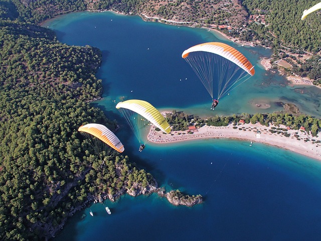 paragliding-g895fc67bb_640
